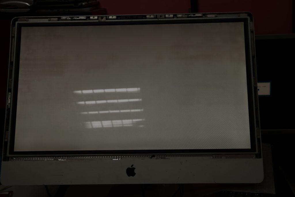 Пыль в матрице iMac